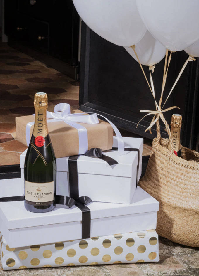 Moet & Chandon Brut Imperial Champagne NV Plus Gift Box 750mL (Seasonal) (HO-BS)