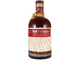 Ratu Signature Blend 8 Year Old 700ml - Thirsty Liquor Tauranga